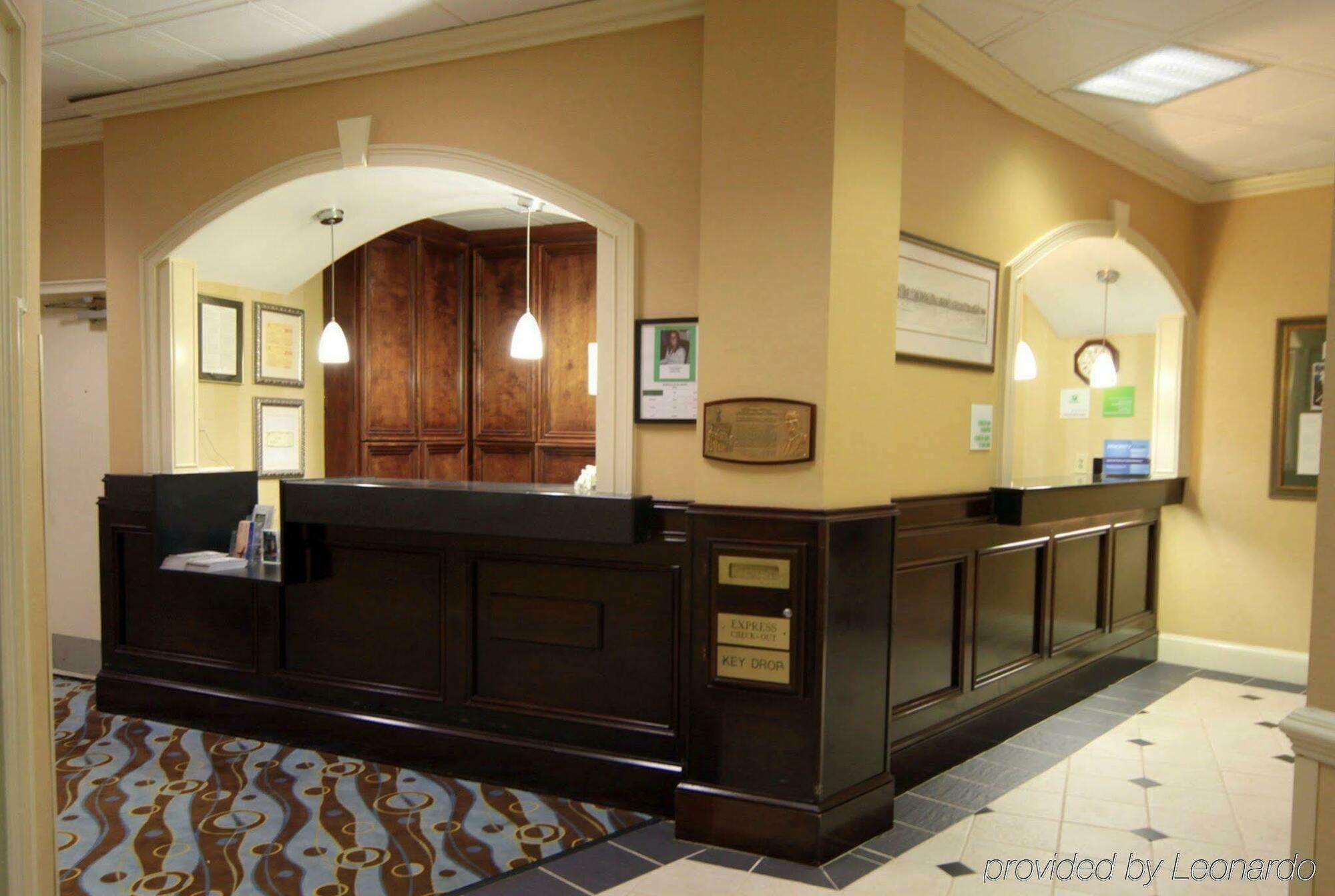 Holiday Inn Charleston-Riverview, An Ihg Hotel Интерьер фото